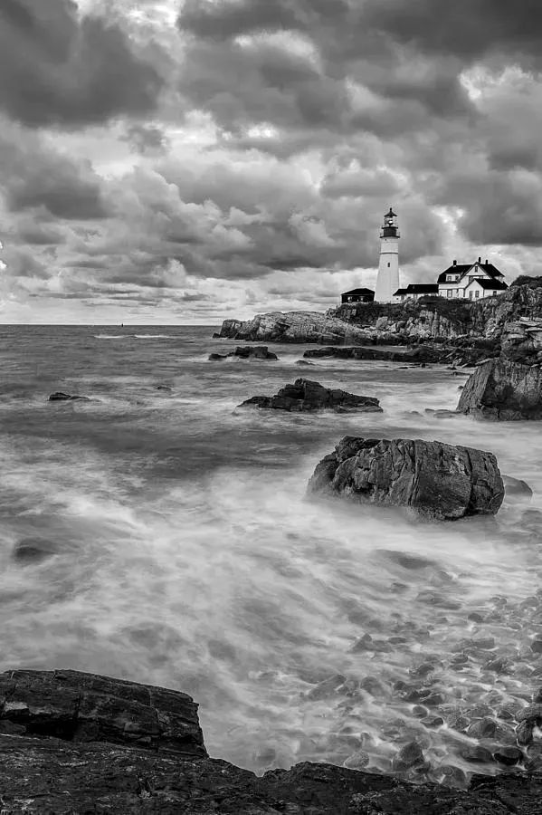 ImagesByJonEvan's tweet photo. The Portland Head Lighthouse in Maine is one of the most photographed lighthouses in the United States. #maine #neddick #lighthouse #nubble #photography #blackandwhite #travel
Please refer to link for info and pricing https://t.co/1tx7Q13H3N https://t.co/hQQkbMaEN0