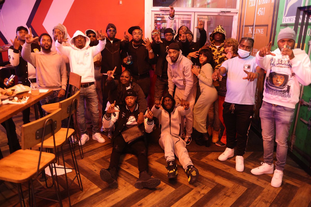 therealskinnyyy's tweet photo. 805 Live โจ Pone Birthday ๐ฅ
#LexingtonTerrace ๐๏ธ
#ShotsBySkinny https://t.co/uw5ptxBywY