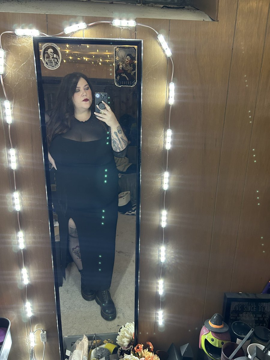 gramlanglands's tweet photo. breaking news: goth aunt leaves house https://t.co/RhKhn49oP5