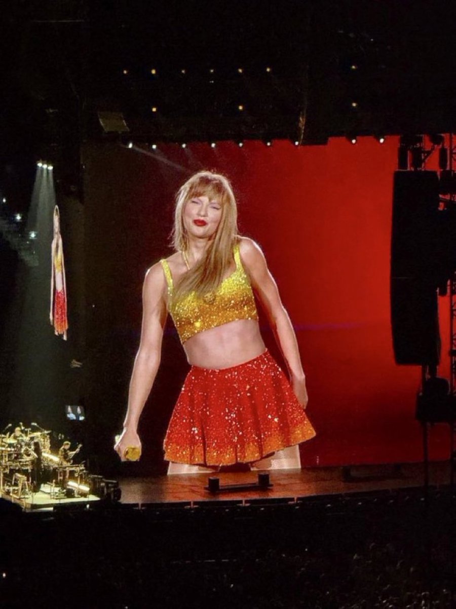 Elisabe33465441's tweet image. Mi momento más patriótico fue el 29 de mayo, y gracias a una norteamericana que ama la navidad y a los gatos. #TaylorSwift #TaylorSwiftErasTour #TaylorSwiftErasTourEspaña