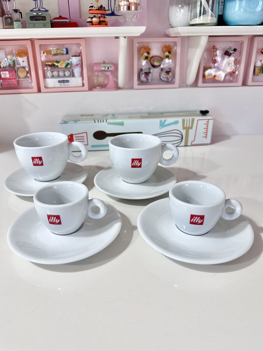 EllalalaHannah's tweet photo. 今年のブラックフライデーは小さなものをちょこちょこと😆
illyのコーヒーカップとエスプレッソカップのセット☕️
ソーサーがコーヒーもエスプレッソも同じだった😆
それとKcupのカプセルとコーヒー豆。
#illy
#kcups
#キューリグ https://t.co/ZS7OZcg0gY