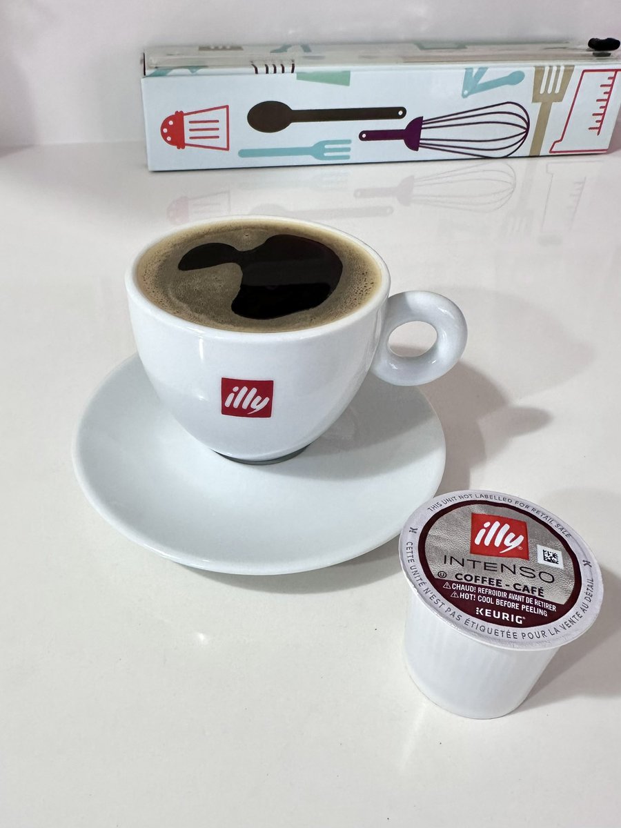EllalalaHannah's tweet photo. 今年のブラックフライデーは小さなものをちょこちょこと😆
illyのコーヒーカップとエスプレッソカップのセット☕️
ソーサーがコーヒーもエスプレッソも同じだった😆
それとKcupのカプセルとコーヒー豆。
#illy
#kcups
#キューリグ https://t.co/ZS7OZcg0gY