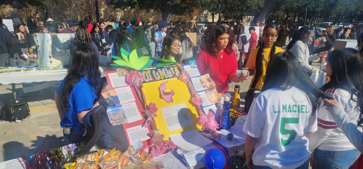 josesantos001's tweet photo. What an incredible #IFEST at @ChallengeECHS! Our International Festival was a celebration of global cultures, learning, &amp; community connection. Students showcased amazing projects that blended creativity, research, &amp; collaboration. It’s inspiring to see our students’ talents! https://t.co/lAJTjyMEGR