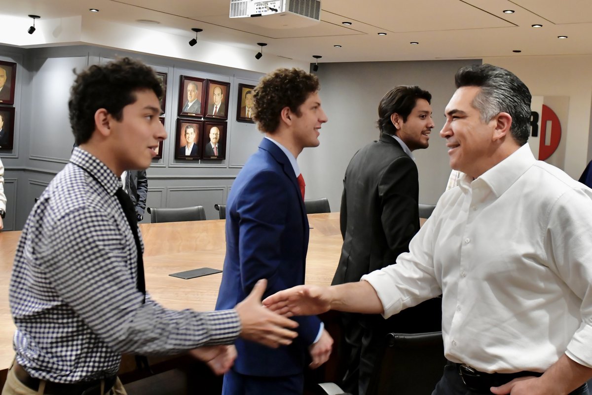 alitomorenoc's tweet photo. Me dio mucho gusto recibir a jóvenes universitarios, un espacio para intercambiar ideas y reflexionar sobre el rumbo que debemos tomar para fortalecer a México. En el @PRI_Nacional apostamos por las juventudes y garantizamos su participación en espacios de decisión política, porque estamos convencidos de que su energía y visión son fundamentales para enfrentar los retos del país.

Seguiremos abriendo las puertas a las nuevas generaciones, sumando su talento y compromiso para construir juntos un México más fuerte y con mayores oportunidades para todos.