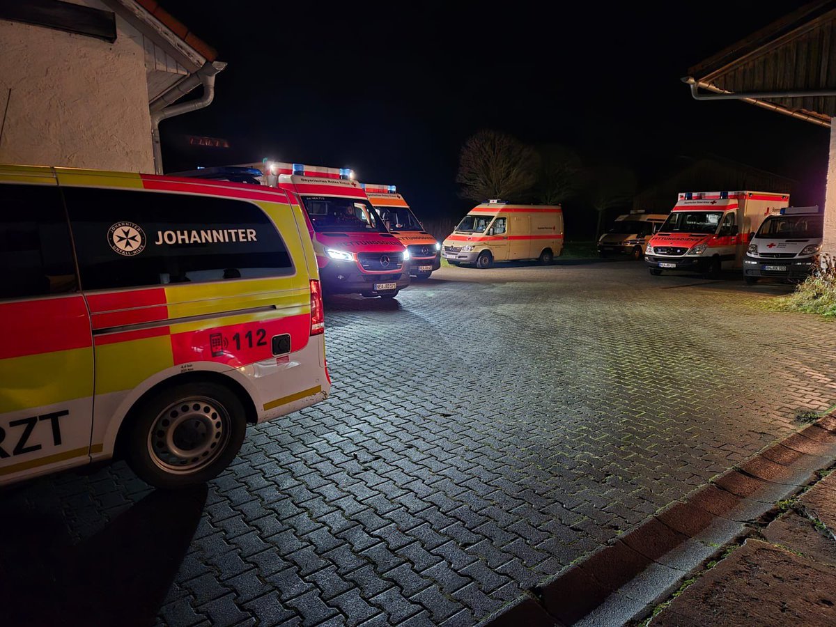 07.12.2024 19:19, Einsatz für den Einsatzleiter Rettungsdienst, Brand Stall, Baudenbach, RK NEA 7, AK SLF 76/1, RK NEA 71/7, RK NEA 71/3, AK SLF 71/1, RK SEF 73/10, RK NEA 72/70, RK NEA 53/1, RK NEA 14/10, RK DTH 14/10, Sama BWH 14/10

#BRK #Rettungsdienst #Hauptamt #Ehrenamt