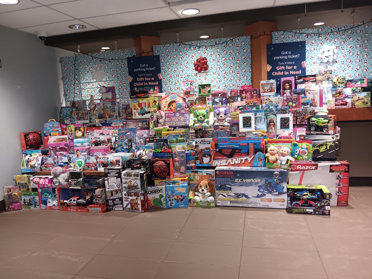HamOntParking's tweet photo. Thank You #HamOnt!! 🧸Toys for Tickets 🧸 raised just under $5000 this week  for children in need @unitedwayhh Santa Approved ✅️🎅🤶 https://t.co/XEFnVhB955