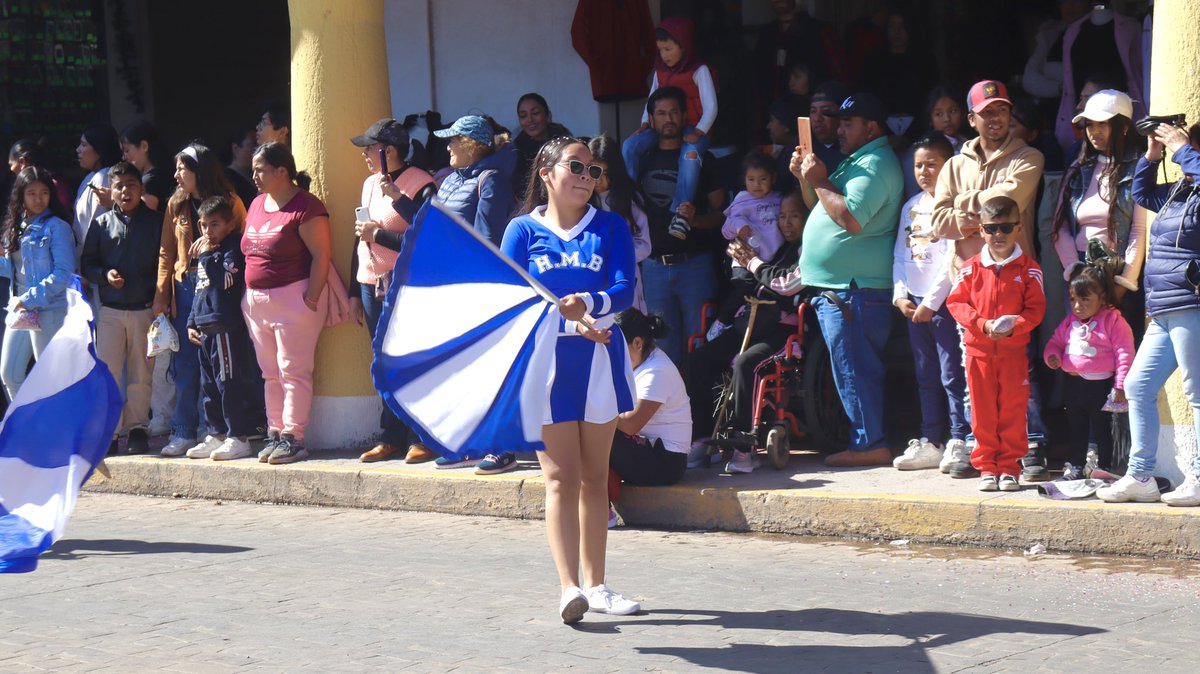 ChignahuapanB's tweet photo. 👉🏻🔴 Con gran entusiasmo cientos de participantes recorrieron #Chignahuapan con música y algarabía deleitando a visitantes y locales en el penúltimo día de la feria nacional del árbol y la esfera. 🥁🎺🎷 https://t.co/JrD6adSEzs