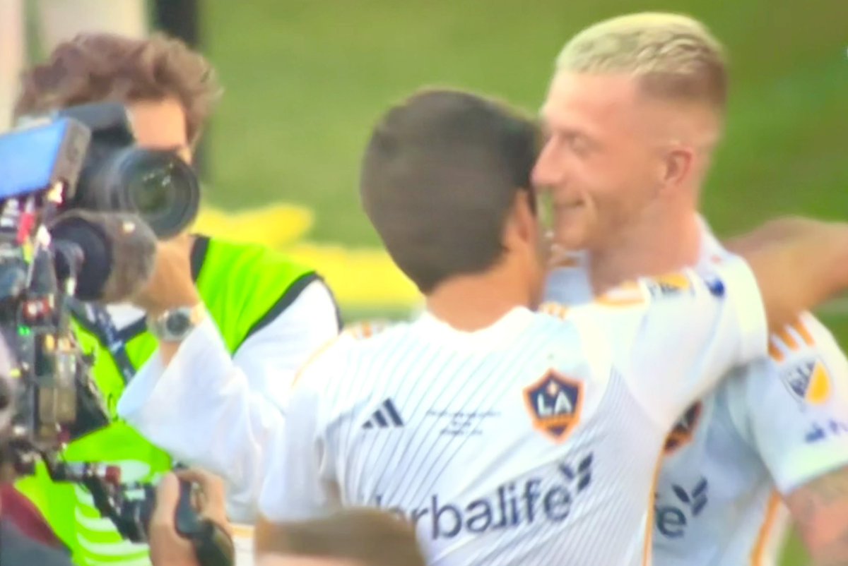 Gratulation an Marco #Reus <a href="/woodyinho/">Marco Reus</a>!
Was ihm mit dem <a href="/BVB/">Borussia Dortmund</a> #BVB verwehrt blieb, das gelang ihm gerade eben mit L.A. Galaxy. Durch einen 2:1-Finalsieg gegen RB New York gewann Reus den Meistertitel. 🥇🏆💪👍🖤💛 <a href="/stadtdortmund/">Stadt Dortmund</a>