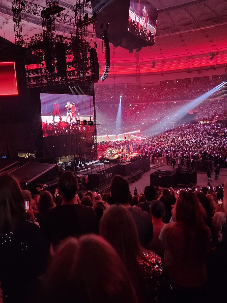 LS93489's tweet photo. @debutation89 @swiftpals My daughter and I were 222 (seat 8) and 224 (seat 109) seats next to each other N1. We loved our view and the whole experience! https://t.co/l4fQbYJMWI