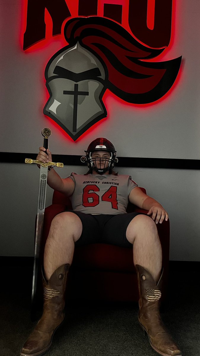 Bradley82042270's tweet photo. #AGTG After a great visit at @GoKnightsFB I am extremely blessed to receive my first offer to play college football. Thank you @CoachBradenLong for having me up! 
@chhspiratesfb @SmithCthecoach @CoachBJM35 @CoachLew919 https://t.co/7ZApo8MTUu