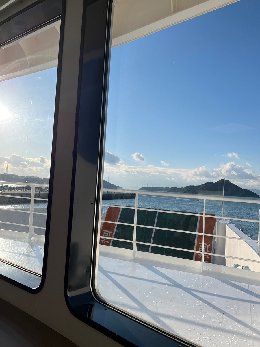 torumion's tweet photo. 岡山 宇野港からフェリーに乗って
直島に向かいます。

めちゃ天気良くてびっくり。

#直島観光
#直島
#直島アート
#直島半日
#いってきます https://t.co/sA3FFGwgho