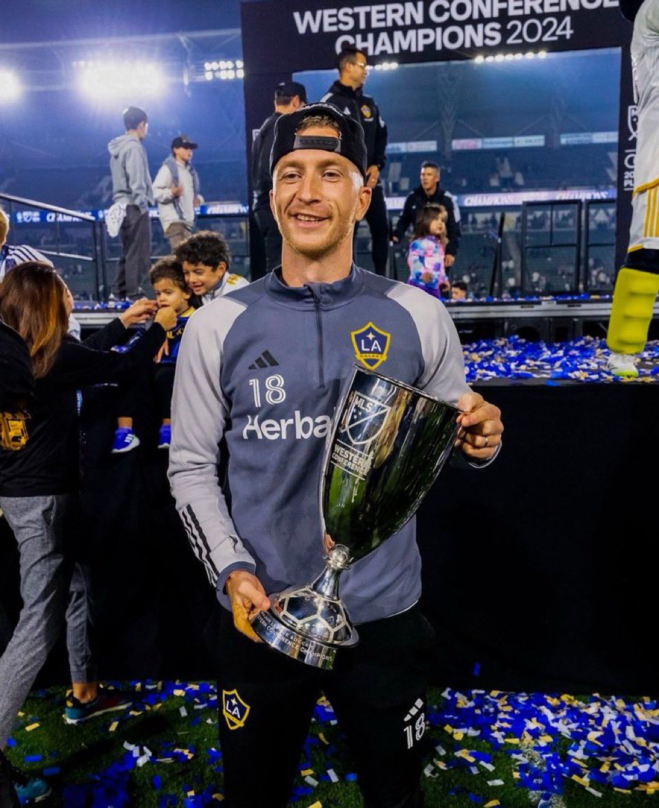 Col1nBVB's tweet photo. MLS Championships:

Messi 0                                  Reus 1

My goat fr ❤️‍🩹🐐 https://t.co/iKv7uGleG0