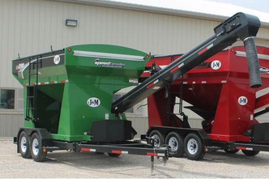 MachineryPete's tweet image. Griffith Farms auction Monday in London, OH by The Wendt Group. Auctioneer Kevin Wendt told me "Pete, this may be cleanest line up of one man's farm machinery I have ever sold in my 40 years." JD 9770 STS w/ 1637 sep. hrs; (2) JD 82825R's, 3363/3675 hrs: bidspotter.com/en-us/auction-…