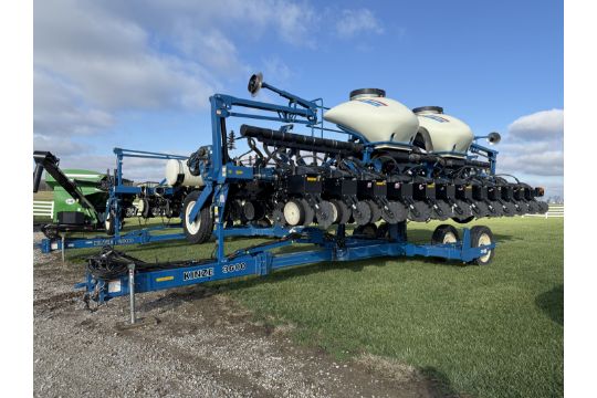 MachineryPete's tweet image. Griffith Farms auction Monday in London, OH by The Wendt Group. Auctioneer Kevin Wendt told me "Pete, this may be cleanest line up of one man's farm machinery I have ever sold in my 40 years." JD 9770 STS w/ 1637 sep. hrs; (2) JD 82825R's, 3363/3675 hrs: bidspotter.com/en-us/auction-…