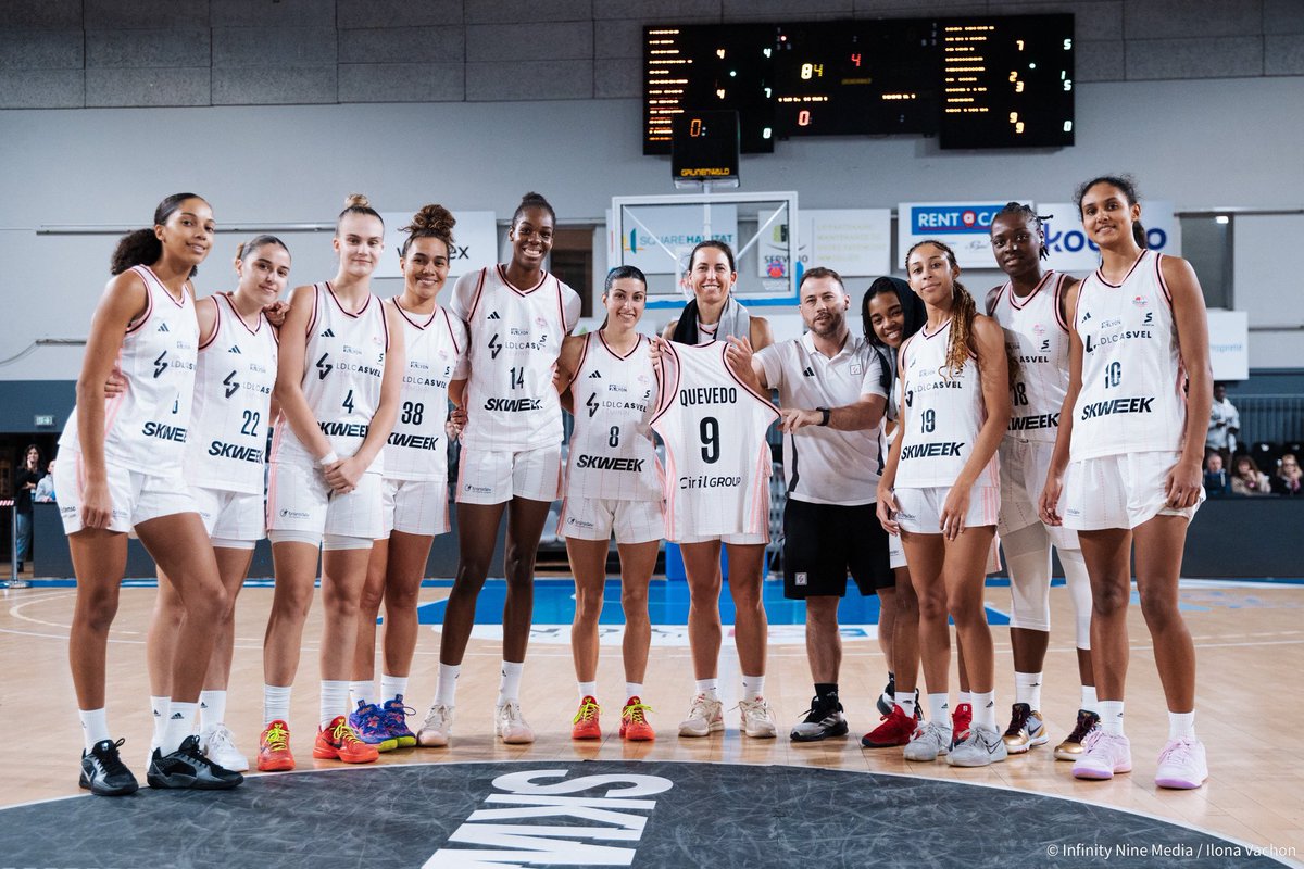El gesto de la plantilla de <a href="/ASVEL_Feminin/">LDLC ASVEL Féminin</a> con <a href="/LauraQuevedo_9/">Laura Quevedo</a> tras el fallecimiento de su madre ❤️‍🩹9️⃣