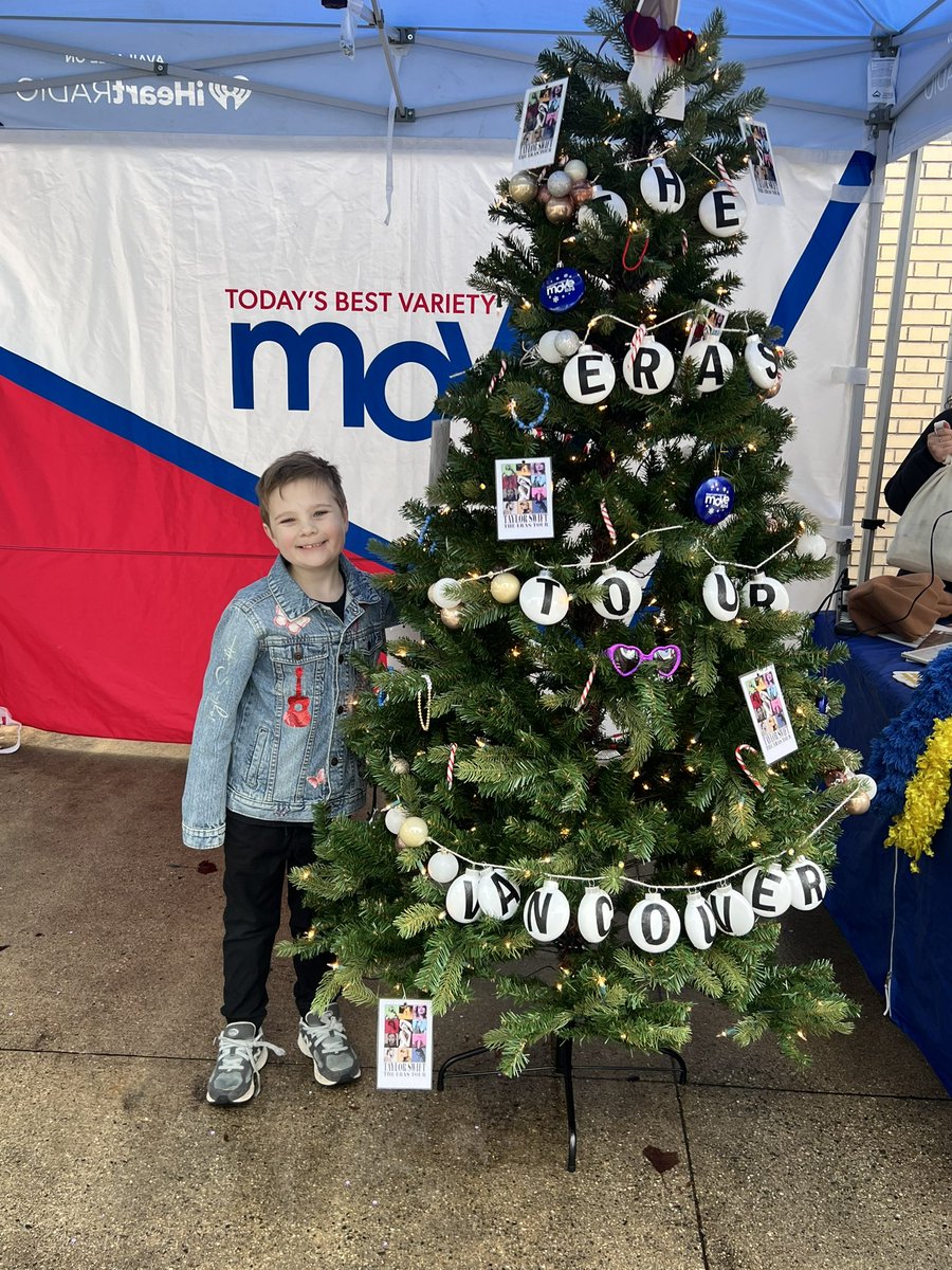 caitlinslife's tweet photo. Anyone going to #TSTheErasTourVancouver N2, Greyson wants to trade bracelets with you!!! We are in section 214 Row J tonight!! @taylornation13 @taylorswift13 #TaylorSwift #Taylornation #swiftie https://t.co/knNur6qIGN