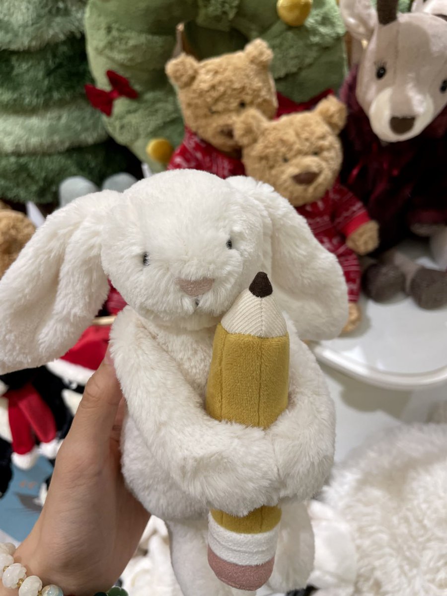 Baba086's tweet image. I still expect the same thing from someone in the past, 🎁🎁 but now I'm  alone, freedom my life spend every time.☺️☺️