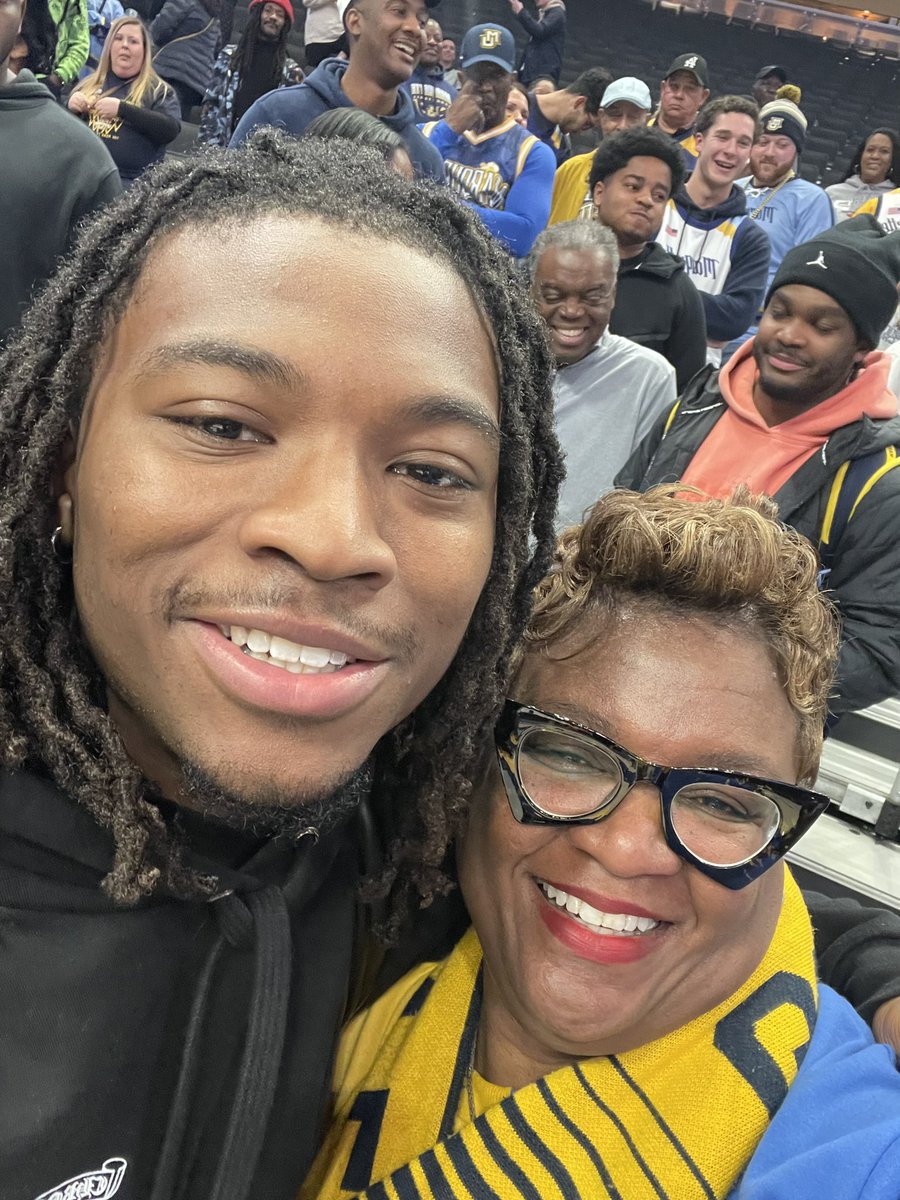 Aries_Sherrie's tweet photo. Things I can count on!!! A pic from Sonya!! 💙💛💙💛 https://t.co/1tLDSvBDIV