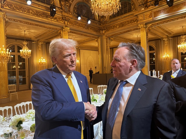 Avec le président élu des États-Unis, Donald Trump, pour discuter du contrôle des frontières canadiennes et des tarifs sur les produits canadiens.