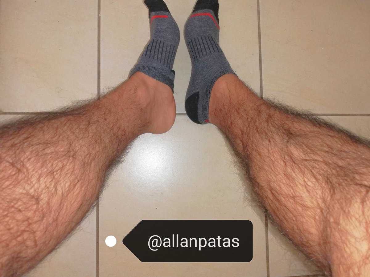 #hairylegs #guysfeet #feetfethish #malefeet #piesdehombre

Remove my socks now!!