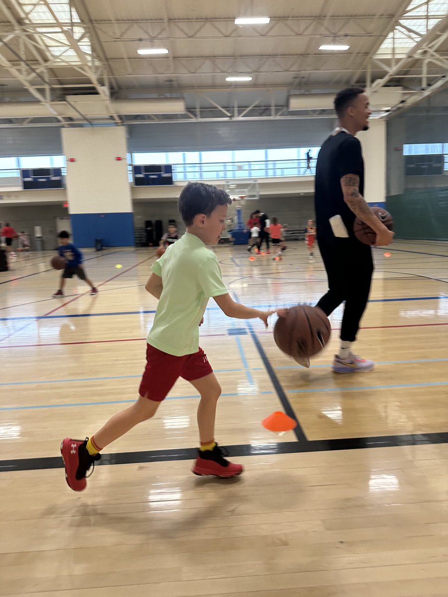 millertimefast's tweet photo. Blazer Hoop Camp … workin on those handles https://t.co/RVxD9kpBuj