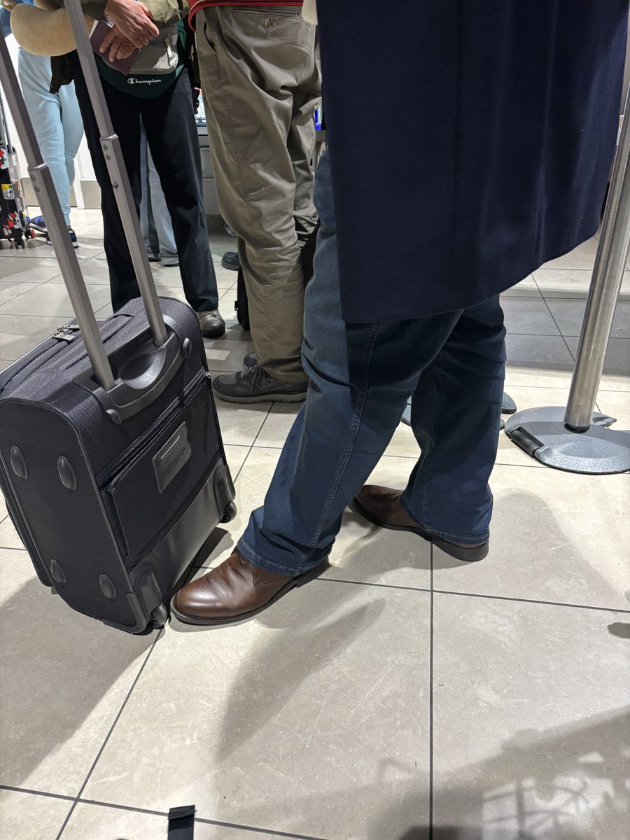 GeorgeCox1's tweet photo. @JeansAndSheux Gatwick turn out https://t.co/CuBmc4Z21t