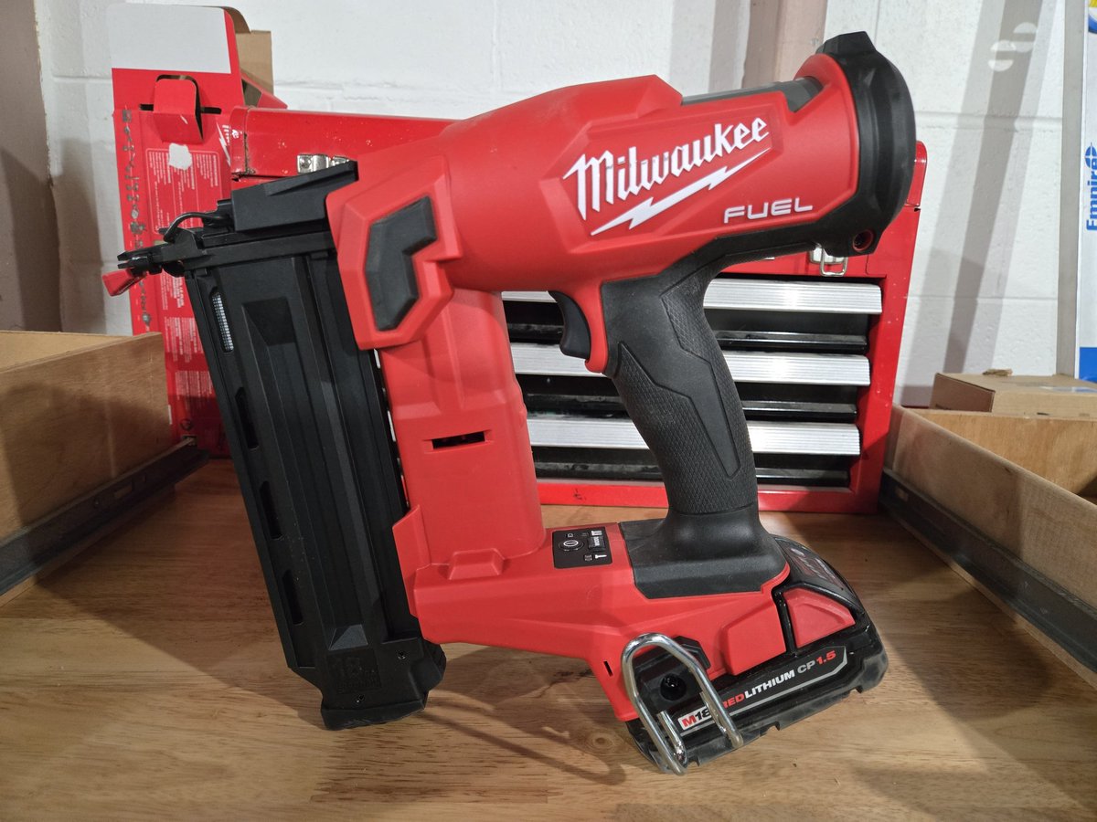 Man... never in my life did I think I would spend $250 on a nail gun...

But she's a beaut 😍