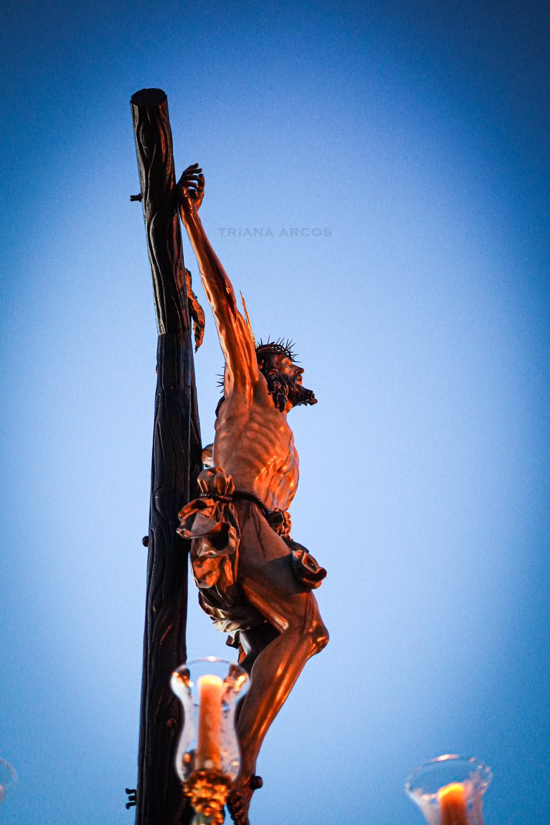 📸 <a href="/HdadCachorro/">El Cachorro</a> por el Puente de Triana

<a href="/SevillaEnHora/">Sevilla En Hora</a> 
#IICongresoHdadesSevilla #MagnaSevilla