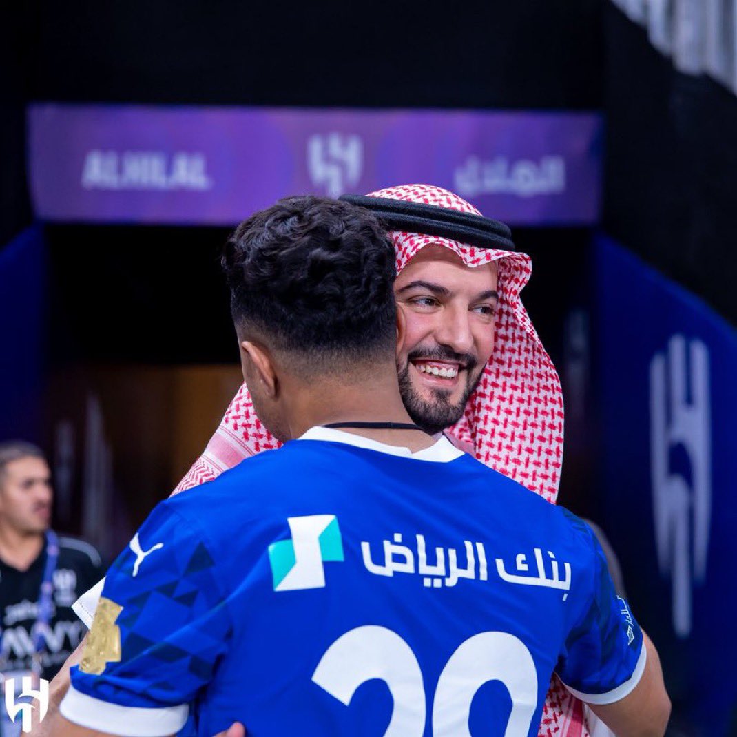 تشجع #الهلال حط نقطه ورتويت وراح نتابعك كلنا 
يالله ندعم بعض نبي نوصل ل اكثر عدد🫶🏻💙🤍
