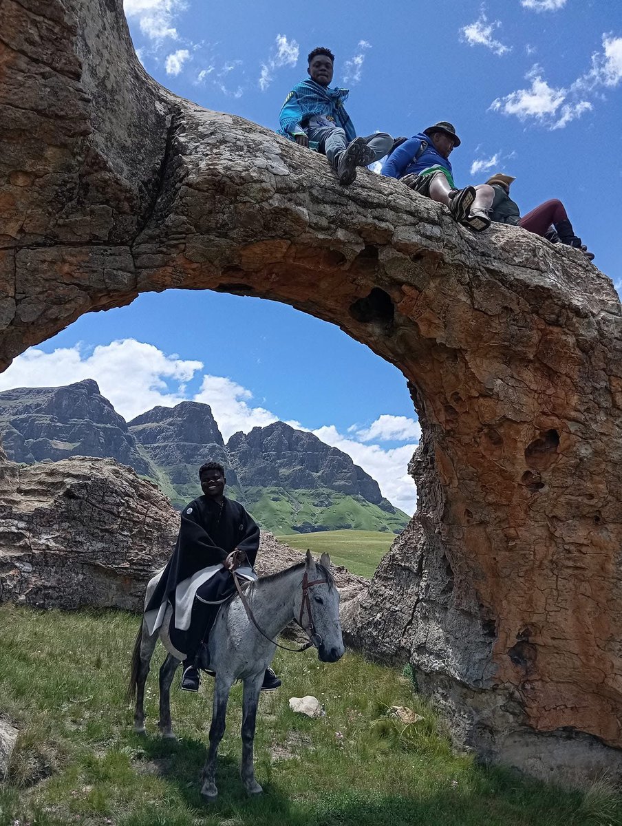 Motlatsi_RC's tweet photo. The man Wodemaya have experienced the elevation... he have answered the call when we say Visit Lesotho 🇱🇸 

By his words he said
 "The Entire Country of Lesotho needs to be Declared as a Natural Wonder Of The World 🇱🇸💙🇱🇸What a magical mountainous beautiful country!"

By that I still call all who love nature to visit my tiny mountain kingdom