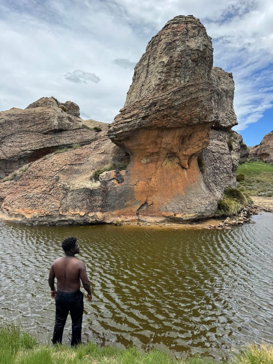 Motlatsi_RC's tweet photo. The man Wodemaya have experienced the elevation... he have answered the call when we say Visit Lesotho 🇱🇸 

By his words he said
 "The Entire Country of Lesotho needs to be Declared as a Natural Wonder Of The World 🇱🇸💙🇱🇸What a magical mountainous beautiful country!"

By that I still call all who love nature to visit my tiny mountain kingdom