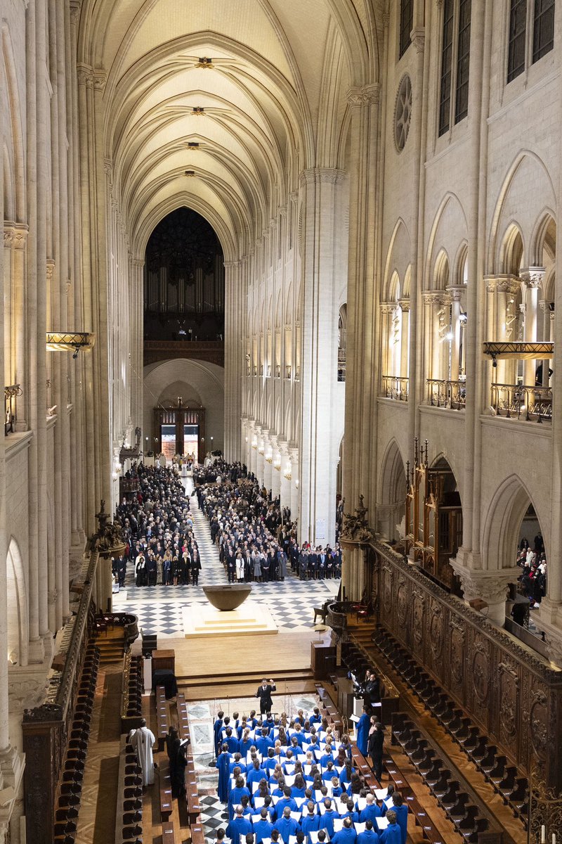 #Parigi, Il Presidente #Mattarella 🇮🇹 alla cerimonia di riapertura della cattedrale di #NotreDame 🇫🇷