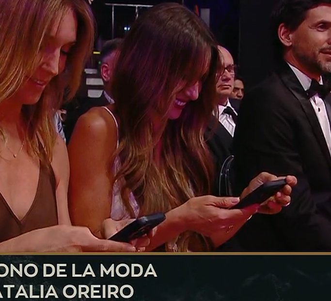 LOVECHIDIN's tweet photo. Subió la #Oreiro y PAMPITA se hizo la bolu...
Para los que no sabian, la Naty tambien se culeo a Benja cdo estaba con Pampita..
Es muy facil pegarle a la #China. https://t.co/8Si4CfZdl0