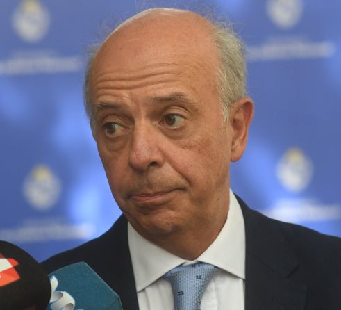 wiyanieri's tweet photo. El Hércules que costó 12,5 millones de dólares y García envío a Portugal hace 2 años para mantenimiento, sigue en Portugal y no saben cómo reparar la chatarra. La compra "envidiable" resultó ser una tramoya herrerista. https://t.co/yqsJPXiyum