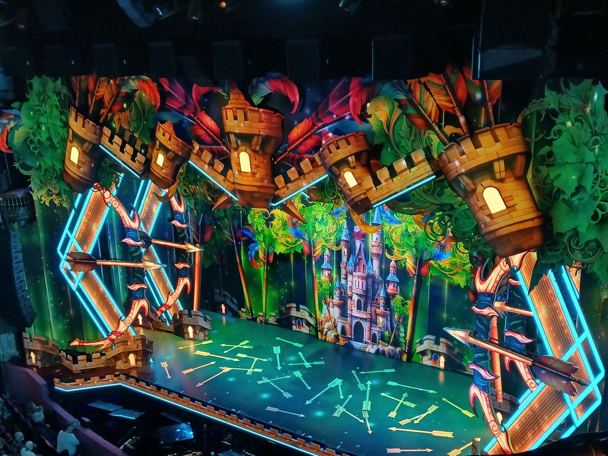 chr1stopherleo's tweet photo. Ready for an adventure with Robin Hood and, of course, Maid Marion @TheJaneMcDonald ๐น
#PalladiumPanto #RobinHood #OhYesItIs https://t.co/W2mI3Cuf6i