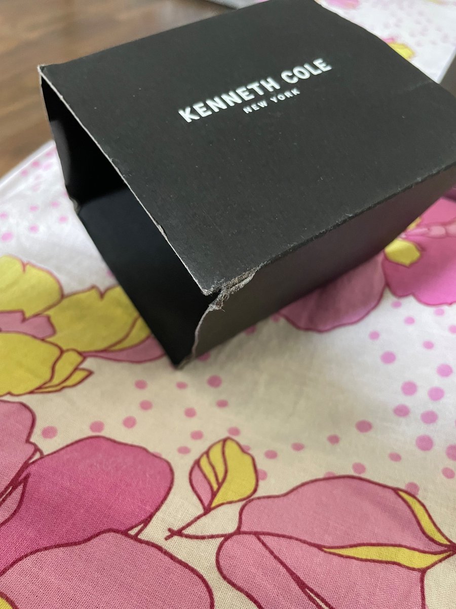 JaiGupta_'s tweet photo. @AJIOLife @AjioCares outstanding work sending fungus infested watch box and used watch when ordered from AJIO luxe. Could get a better box from a local shop for a local watch!!

@TATACLiQLuxury you cannot outperform AJIO in shittiness and service. #tataisbest https://t.co/1o6OvuaJ53