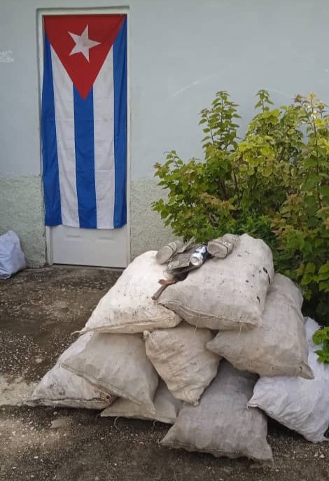 GHNordelo5's tweet photo. En el Consejo Popular Paraguay, de Guantánamo, hoy se recicló, con #GER y los #CDRCuba #Cuba #RecicloMiBarrio #SomosDelBarrio https://t.co/I7YesbIiao