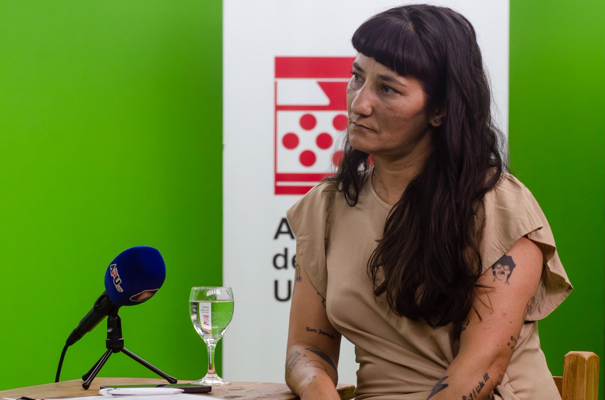 apu_uy's tweet photo. Vea la entrevista completa en nuestro canal de Youtube Portal APU UY.▶️https://t.co/Fu52B7a4AH
Conducción: Luciana Bigliante / @lucianabigliante
Cámaras: Rody Olivera
#EntrevistaExclusiva #Astesiano #APU #SecretosDelPoder https://t.co/ADihyjmDk7
