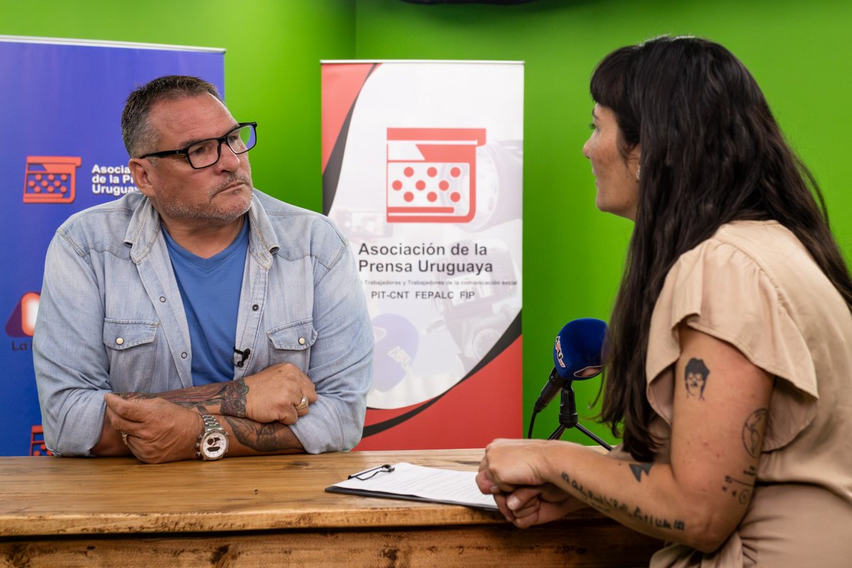 apu_uy's tweet photo. Vea la entrevista completa en nuestro canal de Youtube Portal APU UY.▶️https://t.co/Fu52B7a4AH
Conducción: Luciana Bigliante / @lucianabigliante
Cámaras: Rody Olivera
#EntrevistaExclusiva #Astesiano #APU #SecretosDelPoder https://t.co/ADihyjmDk7
