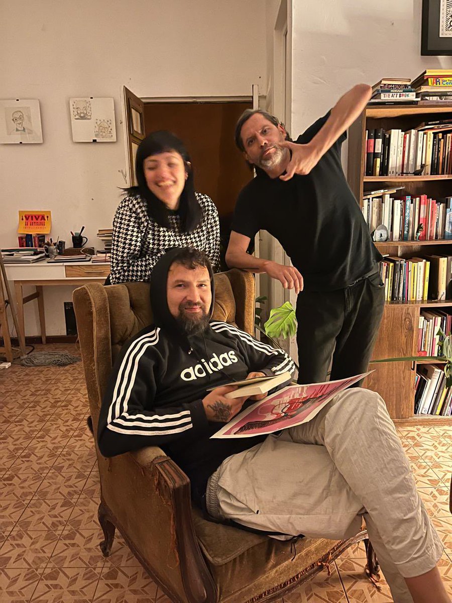 ruinafertil's tweet photo. los ánimos están con paliativos 

me dijiste un día que tenías un archivo donde escribías las cosas que pasaban en la casa, hurgaremos en tu compu 

dejaste un legado precioso que trataremos de mantener vivo

jamás me acostumbraré a esto 

te amo por siempre @HWarpola https://t.co/JHAfJ4sAMA
