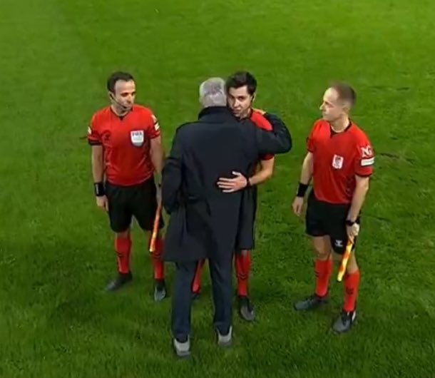 bpthaber's tweet photo. Jose Mourinho: "Keşke hakemlerin hepsi Mehmet Türkmen gibi olsa." https://t.co/auFblHKtja