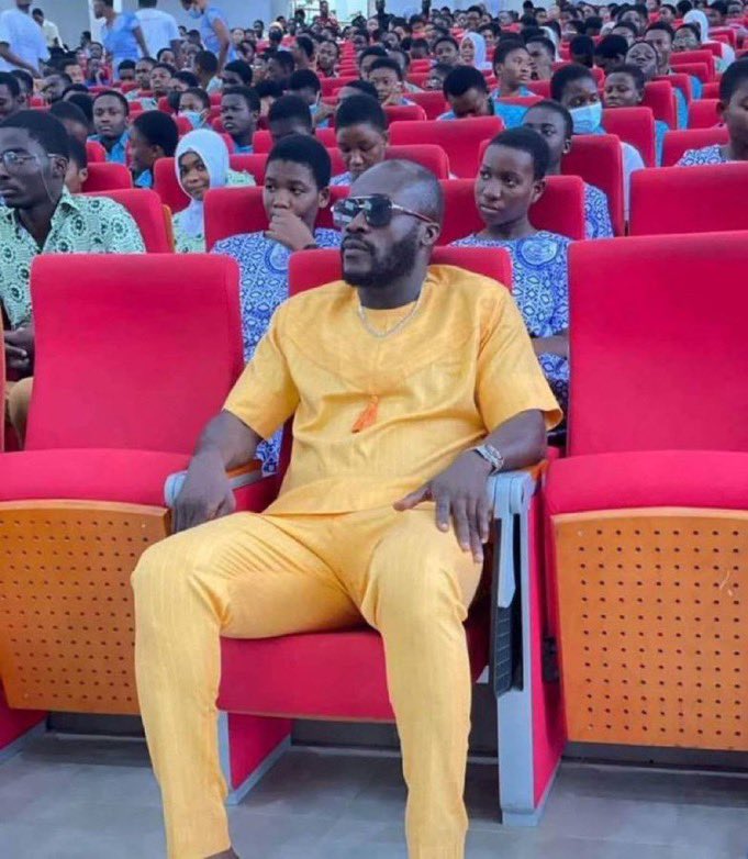 phaceman1's tweet photo. Nobody:

John Dumelo first day at parliament 🤣🤣 https://t.co/QjHR45k34j
