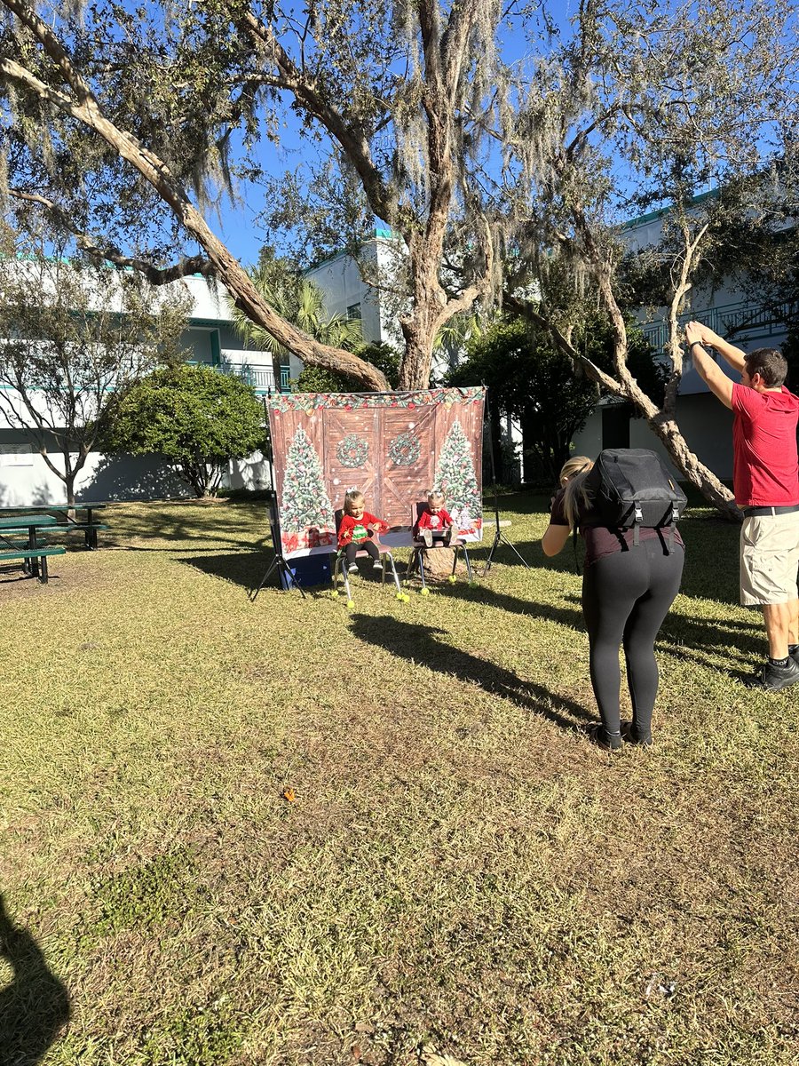 Colson Elementary (@colsones) on Twitter photo Thank you to students of <a href="/BrandonHSEagles/">Brandon High School</a> for coming out today to take holiday pictures of our staff and their families! @leto_lauren <a href="/HillsboroughSch/">Hillsborough Schools</a> Thank you to students of <a href="/BrandonHSEagles/">Brandon High School</a> for coming out today to take holiday pictures of our staff and their families! @leto_lauren <a href="/HillsboroughSch/">Hillsborough Schools</a>
