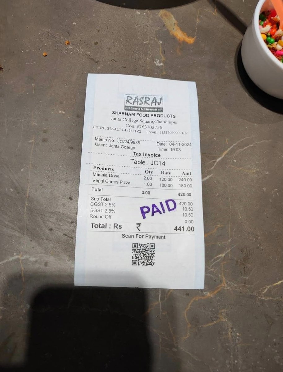 SamraMohit's tweet photo. @Rasrajfoods
They forced us to pay the bill Of wrong order which they have given us.
Before giving order we all describe But then also given us and 
argue

Waiter name:- Abrara Amar who given us wrong order and rudely behaviour, and forcely paid bill https://t.co/Z5pqkEETnL