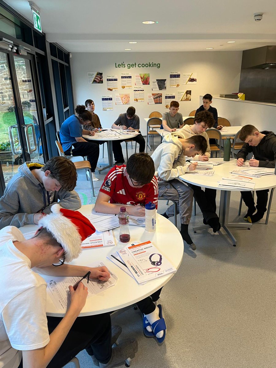 SerlbyPark's tweet image. Revision pong for our Sport Science students this afternoon #RevisionWeekend