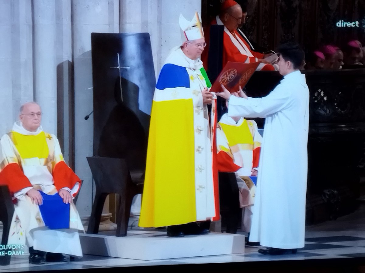 Lapinou7677's tweet photo. On n'aimerait pas se retrouver dans la cathédrale en ce moment. Devant la télé et mes oreilles saignent et c'est interminable.😱
Un véritable attentat sonore avec DJ Accouphène en réveilleur de l'orgue de #NotreDameDeParis #Vacarme #OrgueOrgueilEtChatiments #RetrouvonsNotreDame https://t.co/DxPpUB0jq0