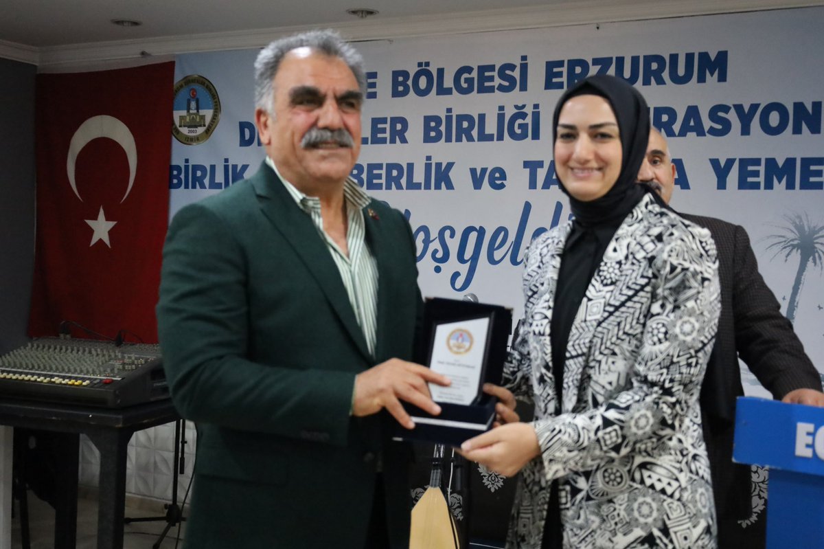 DilekBuyukdag's tweet photo. Kuruluşun, Milli Mücadelenin Şehri, Kadim Memleketim Erzurum’umuzun Ege Bölgesi Dernekler Federasyonu’muzun düzenlediği programda kıymetli hemşehrilerimizle bir araya geldik.

Bizi bu anlamlı programda buluşturan Federasyon Başkanımız Sn Zakir Salmanoğlu’na çok teşekkür ediyorum. https://t.co/9ox9ycuOMy