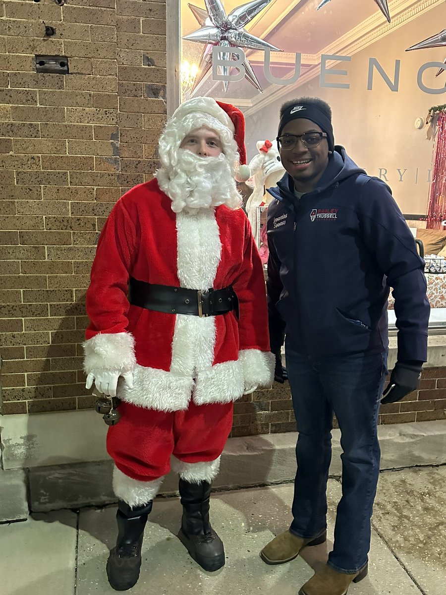JerrySimmonsIL's tweet photo. Another great night in the district as we braved the cold weather while walking in the Annual Belvidere Hometown Christmas Light Up Parade. It was nice to meet so many amazing people and enjoy the Christmas spirit. 

#ForTheFuture
https://t.co/EufcHGfsMm https://t.co/XHSe8fZ0b0