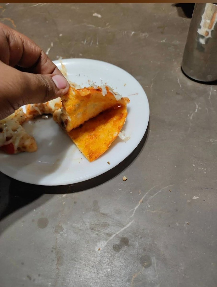 SamraMohit's tweet photo. @Rasrajfoods 
They forced us to pay the bill Of wrong order which they have given us.
Before giving order we all describe But then also given us and 
argue

Waiter name:- Abrara Amar who given us wrong order and rudely behaviour, and forcely paid bil https://t.co/A9vgKqIH6N