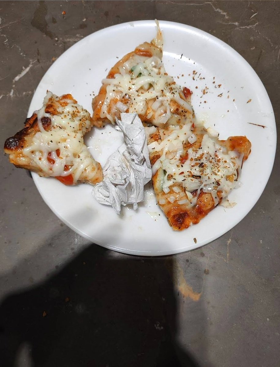 SamraMohit's tweet photo. @Rasrajfoods They forced us to pay the bill Of wrong order which they have given us.
Before giving order we all describe But then also given us and 
argue

Waiter name:- Abrara Amar who given us wrong order and rudely behaviour, and forcely paid bill https://t.co/0sLTgw1iRF